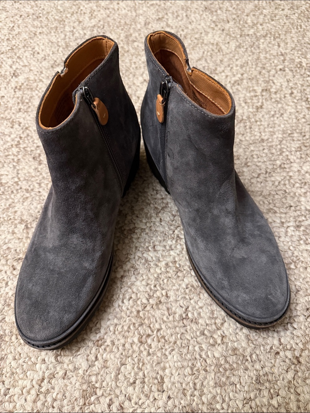 Gentle souls by Kenneth Cole Gray Suede Chukka Boots